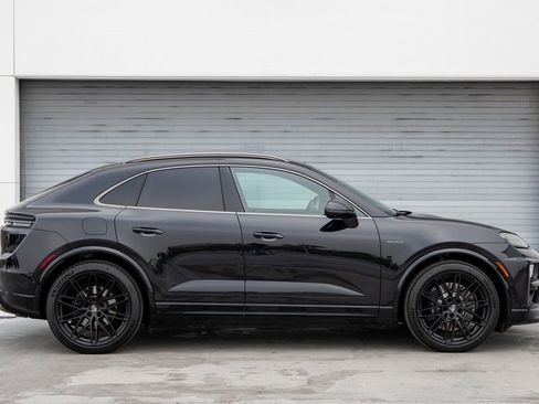 Certified 2025 Porsche Macan Turbo Electric image 8