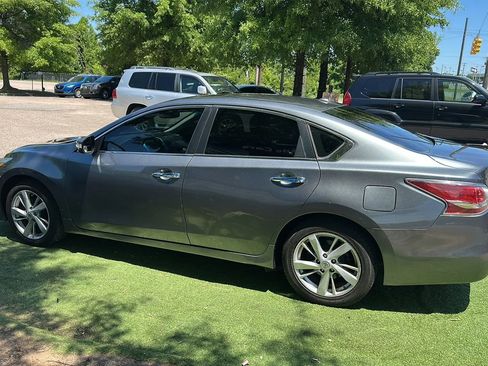 Used 2015 Nissan Altima 2.5 SV w/ Convenience Package FWD image 4