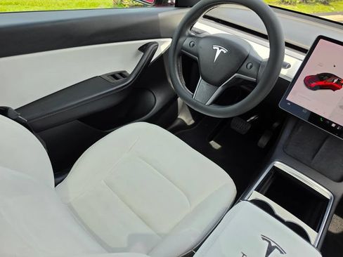 Used 2022 Tesla Model Y Long Range AWD/4WD image 31