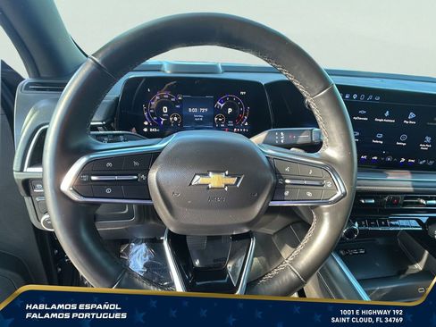 Certified 2025 Chevrolet Suburban Premier RWD image 18
