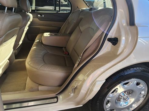 Used 2001 Lincoln Continental image 24
