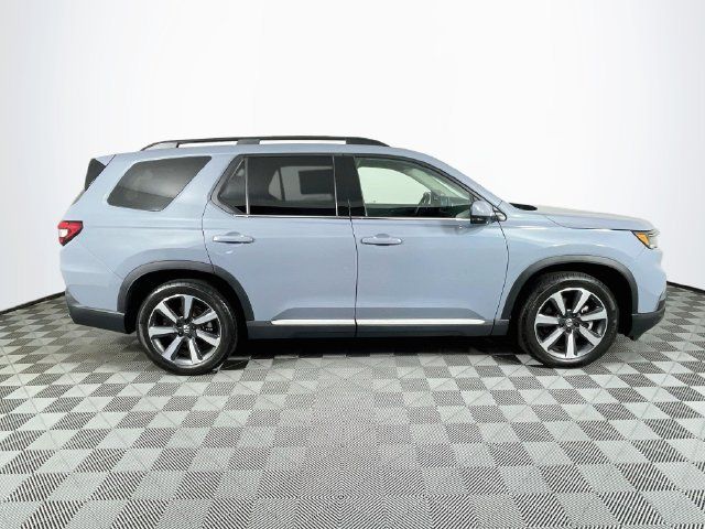 Used 2025 Honda Pilot Touring image 9