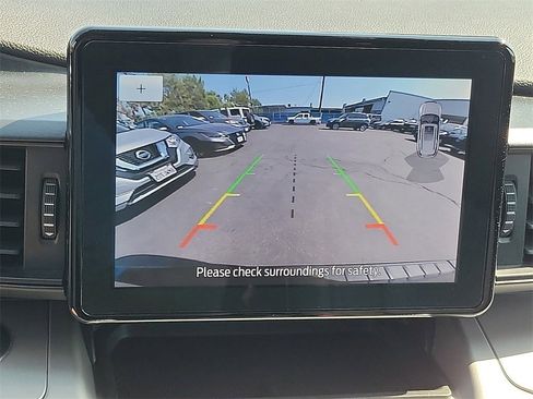 Used 2023 Ford Explorer XLT image 9