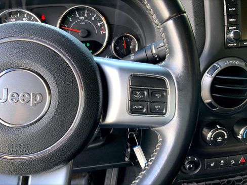 Used 2018 Jeep Wrangler Sport AWD/4WD image 21