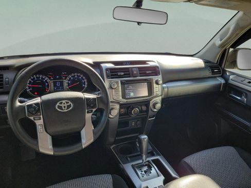 Used 2018 Toyota 4Runner SR5 AWD/4WD image 14