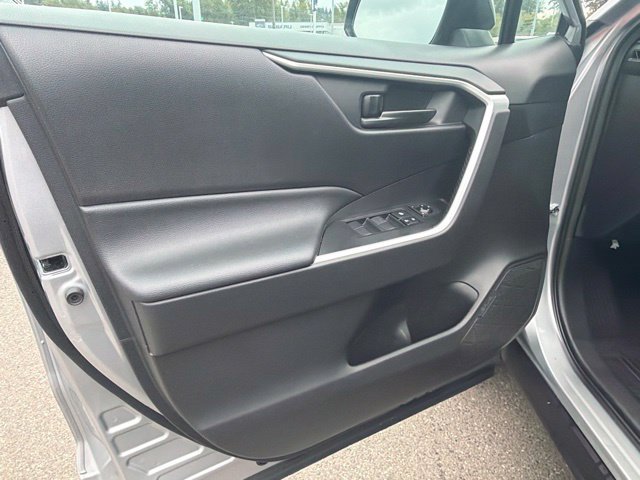 Used 2022 Toyota RAV4 LE AWD/4WD image 17