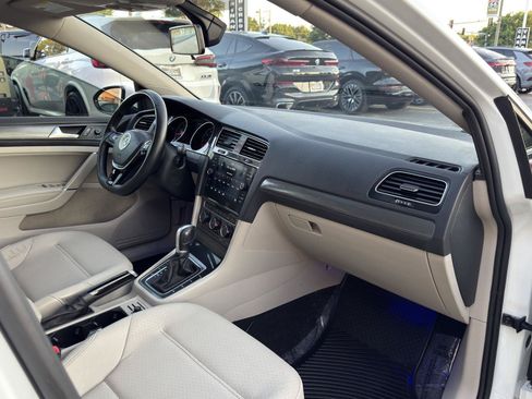Used 2019 Volkswagen Golf SE FWD image 39