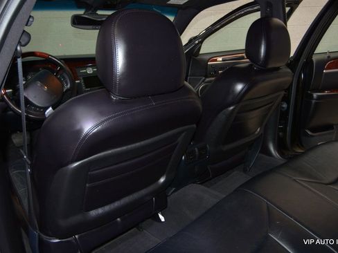 Used 2005 Lincoln Town Car Signature Limited image 22