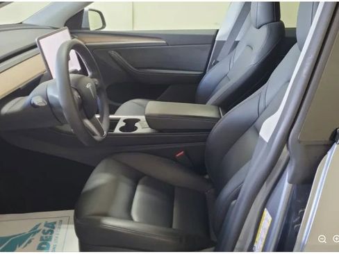 Used 2024 Tesla Model Y Long Range image 3