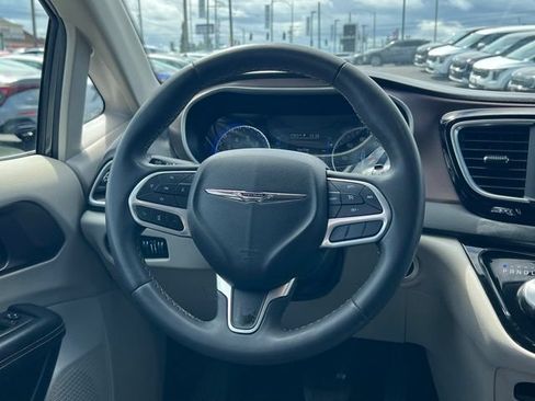 Used 2023 Chrysler Voyager LX FWD image 12
