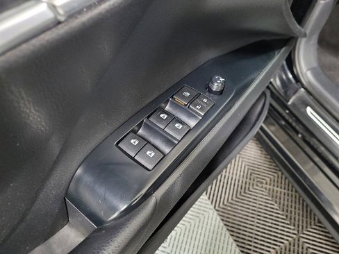 Used 2019 Toyota Camry SE image 27