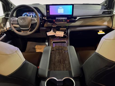 New 2026 Toyota Sienna Platinum image 10
