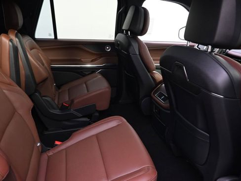 New 2026 Lincoln Navigator L Reserve AWD/4WD image 18