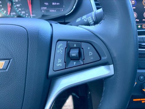 Used 2021 Chevrolet Trax LT w/ LT Convenience Package image 24
