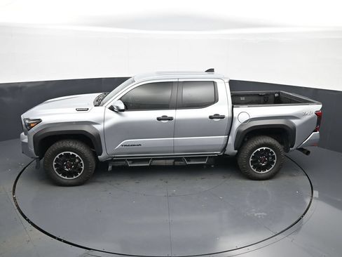 Used 2025 Toyota Tacoma TRD Off-Road AWD/4WD image 17