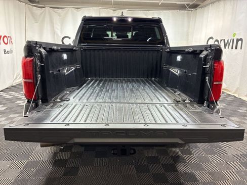 Used 2025 Toyota Tacoma SR5 AWD/4WD image 17