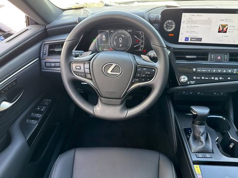 Used 2025 Lexus ES 300h w/ Premium Package image 28