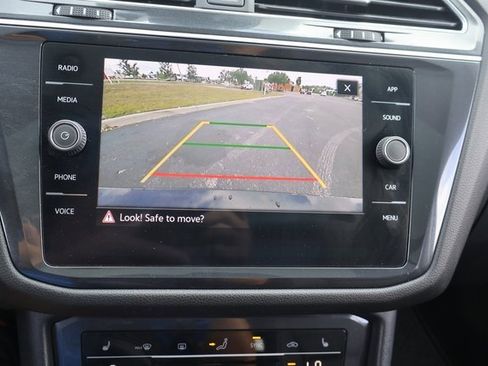 Certified 2022 Volkswagen Tiguan SE w/ Panoramic Sunroof Package image 23