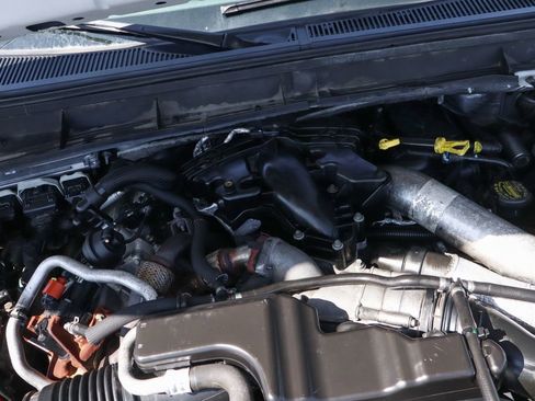 Used 2016 Ford F550 4x4 Crew Cab Super Duty image 14
