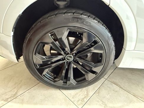 Used 2019 Audi Q8 Prestige w/ Towing Package image 9