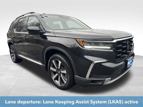 Used 2024 Honda Pilot Touring image 11