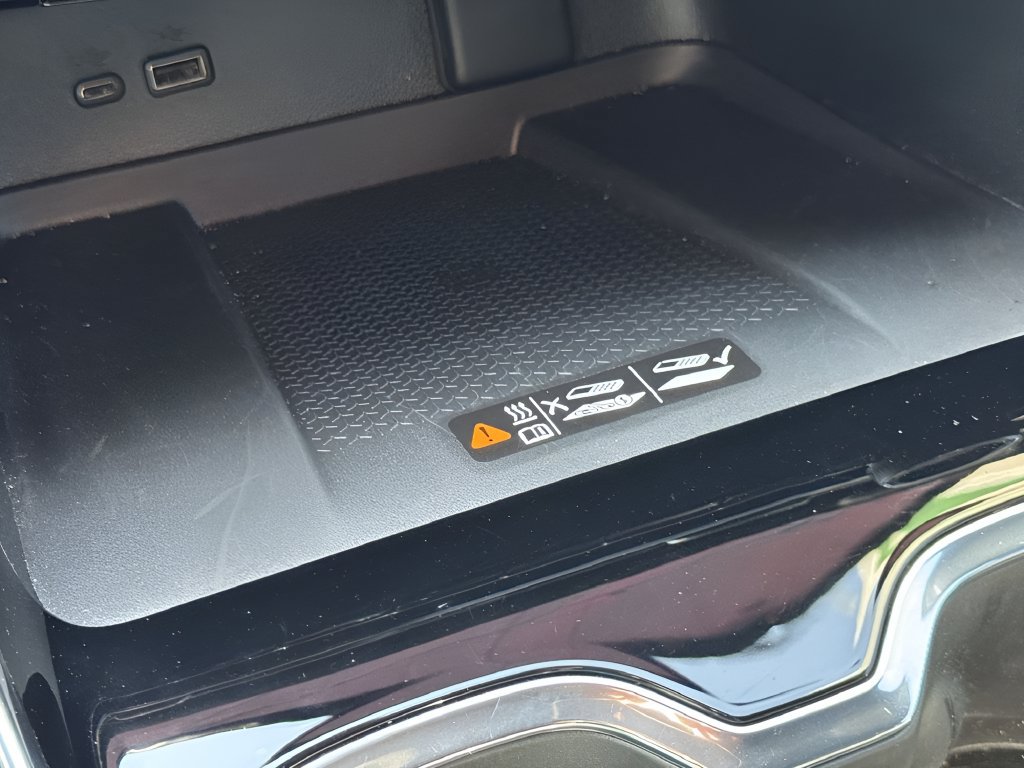 Used 2026 Chevrolet Traverse High Country FWD image 35