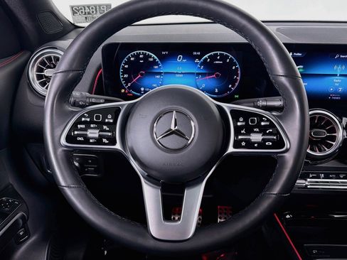 Used 2023 Mercedes-Benz GLB 250 image 17