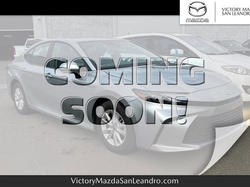 Used 2025 Toyota Camry SE image 1