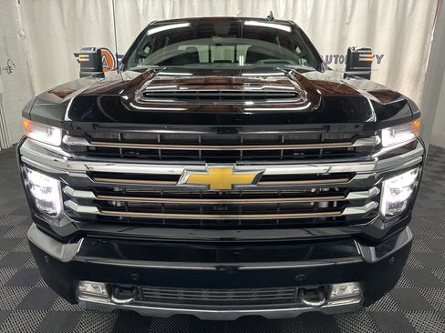 Used 2023 Chevrolet Silverado 2500 High Country w/ Z71 Off-Road Package image 4