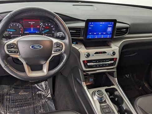 Certified 2022 Ford Explorer XLT w/ Equipment Group 202A image 4