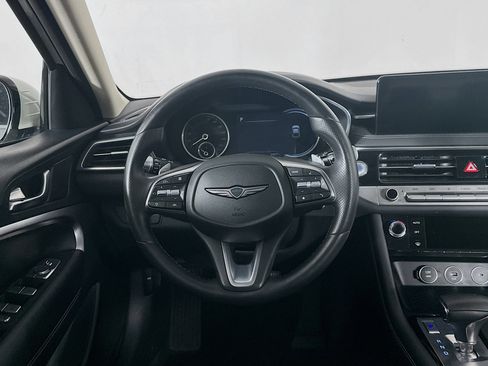 Used 2025 Genesis G70 2.5T image 18