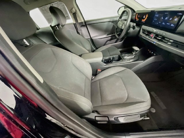 Used 2025 Kia K4 FWD image 27