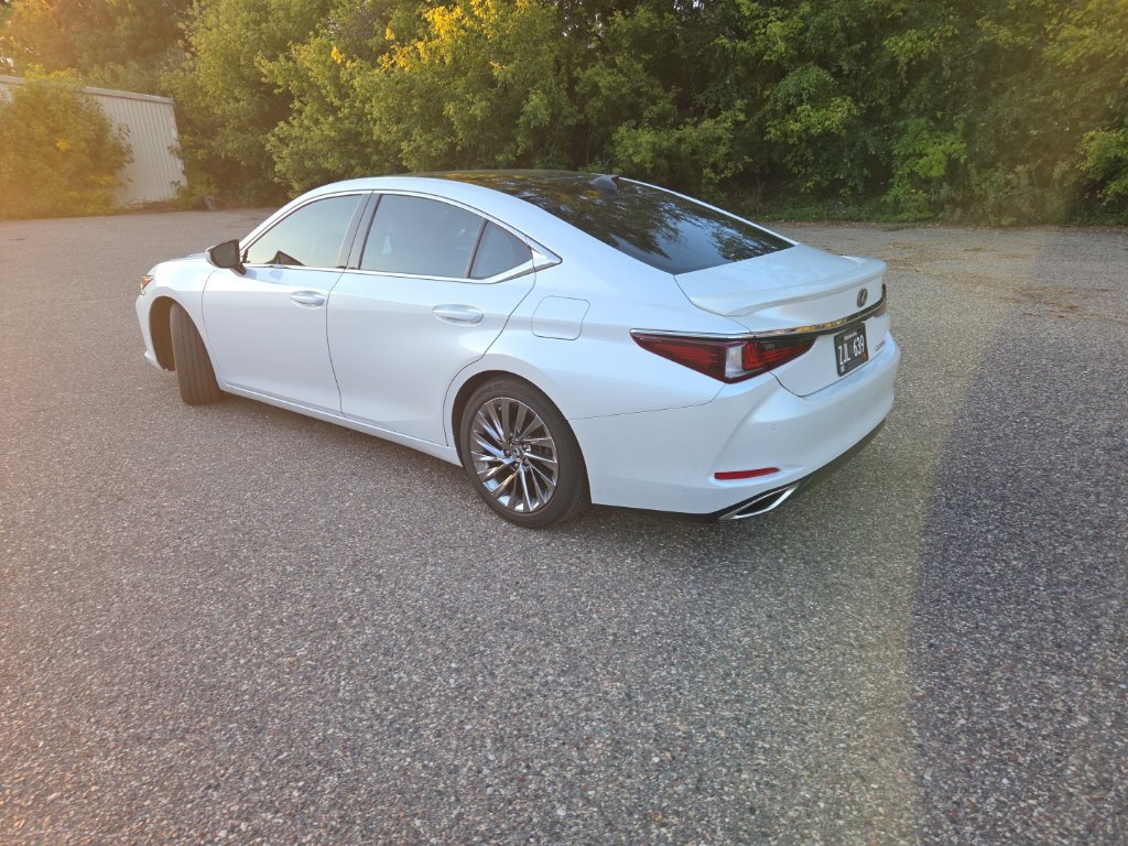 Used 2025 Lexus ES 350 Ultra Luxury w/ Accessory Package (Z1) FWD image 9