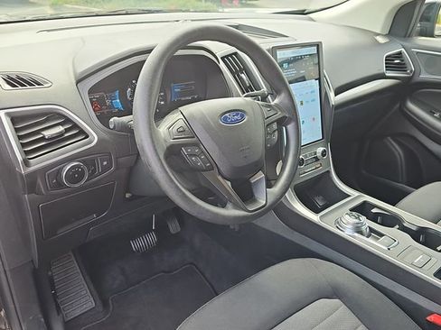 Used 2024 Ford Edge SE w/ Black Appearance Package image 17