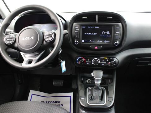Used 2024 Kia Soul LX w/ Option Group 015 FWD image 9