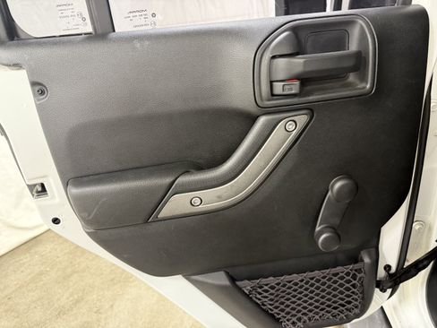 Used 2017 Jeep Wrangler Unlimited Sport w/ Connectivity Group image 13