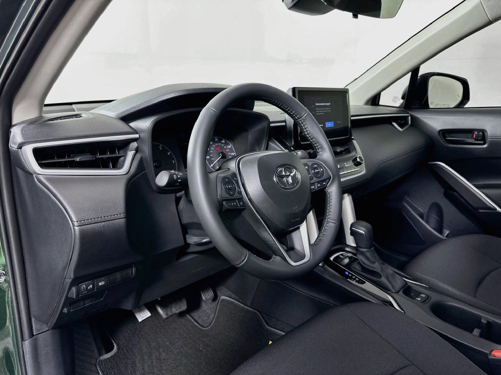 Certified 2025 Toyota Corolla Cross LE w/ Moonroof Package FWD image 9