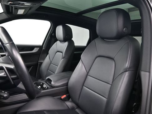 Certified 2024 Porsche Cayenne image 5