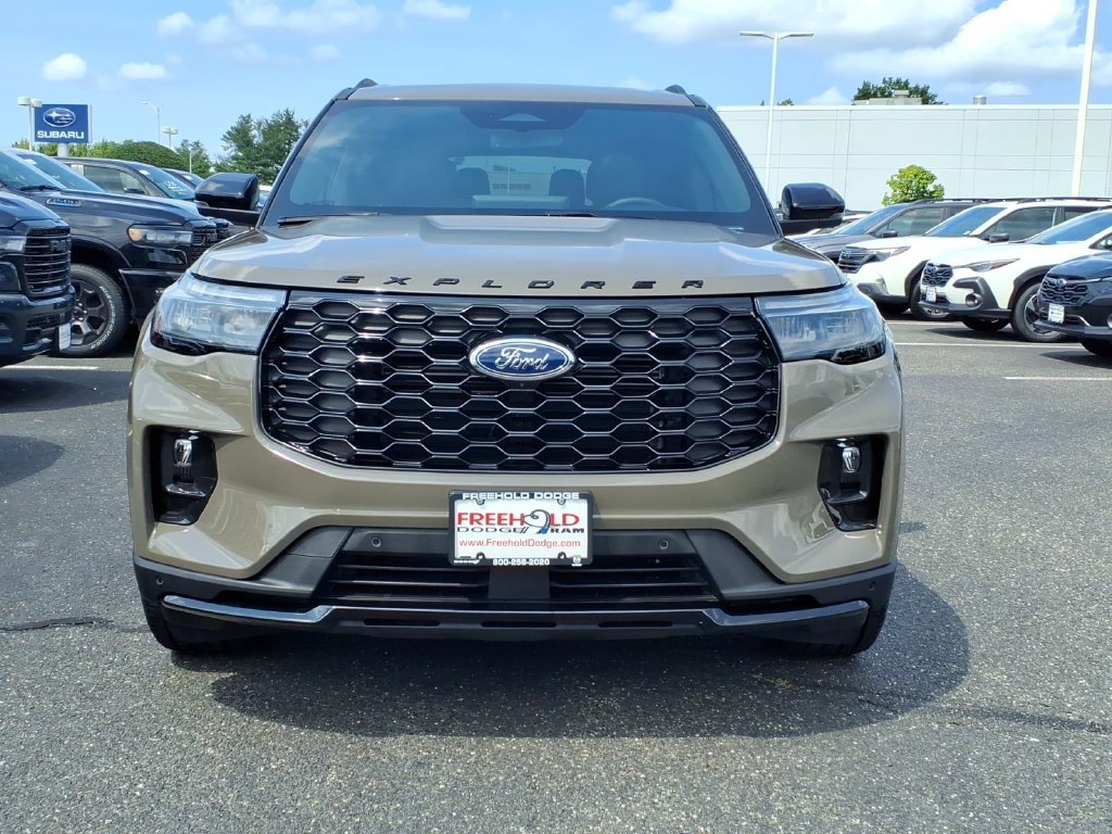 Used 2026 Ford Explorer ST-Line w/ ST-Line Street Pack AWD/4WD image 2