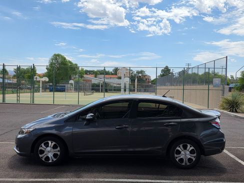 Used 2013 Honda Civic Hybrid Sedan image 2