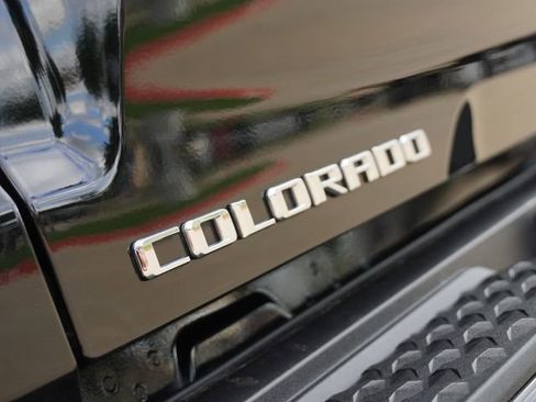 Used 2023 Chevrolet Colorado Z71 w/ Z71 Convenience Package 2 AWD/4WD image 12