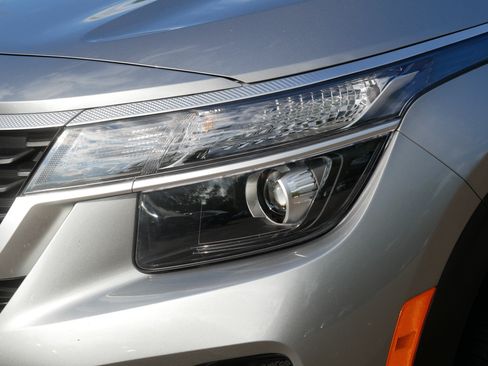 Used 2023 Kia Seltos LX AWD/4WD image 16
