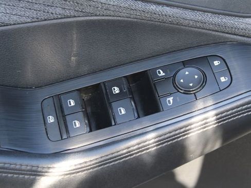 Used 2023 Nissan Rogue SV image 10