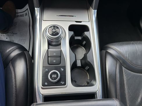 Used 2020 Ford Explorer Platinum w/ Premium Technology Package AWD/4WD image 20