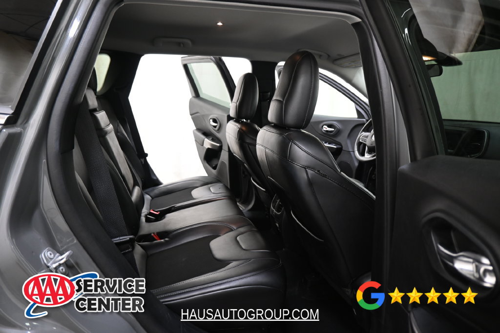 Used 2019 Jeep Cherokee Latitude Plus w/ Cold Weather Group AWD/4WD image 18