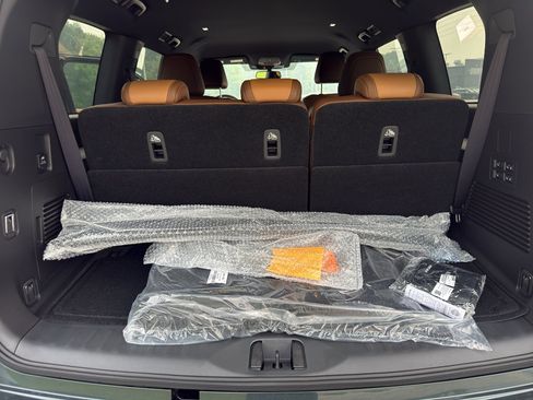 New 2026 Nissan Armada SL w/ Captain's Chari Seat Package AWD/4WD image 31