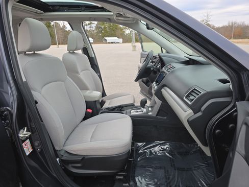 Used 2018 Subaru Forester 2.5i Premium w/ All-Weather Package image 10