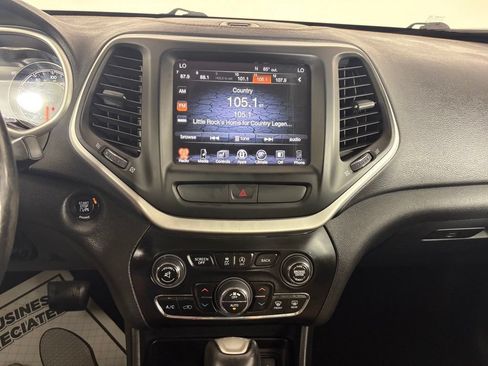 Used 2016 Jeep Cherokee Limited w/ Trailer Tow Group AWD/4WD image 24