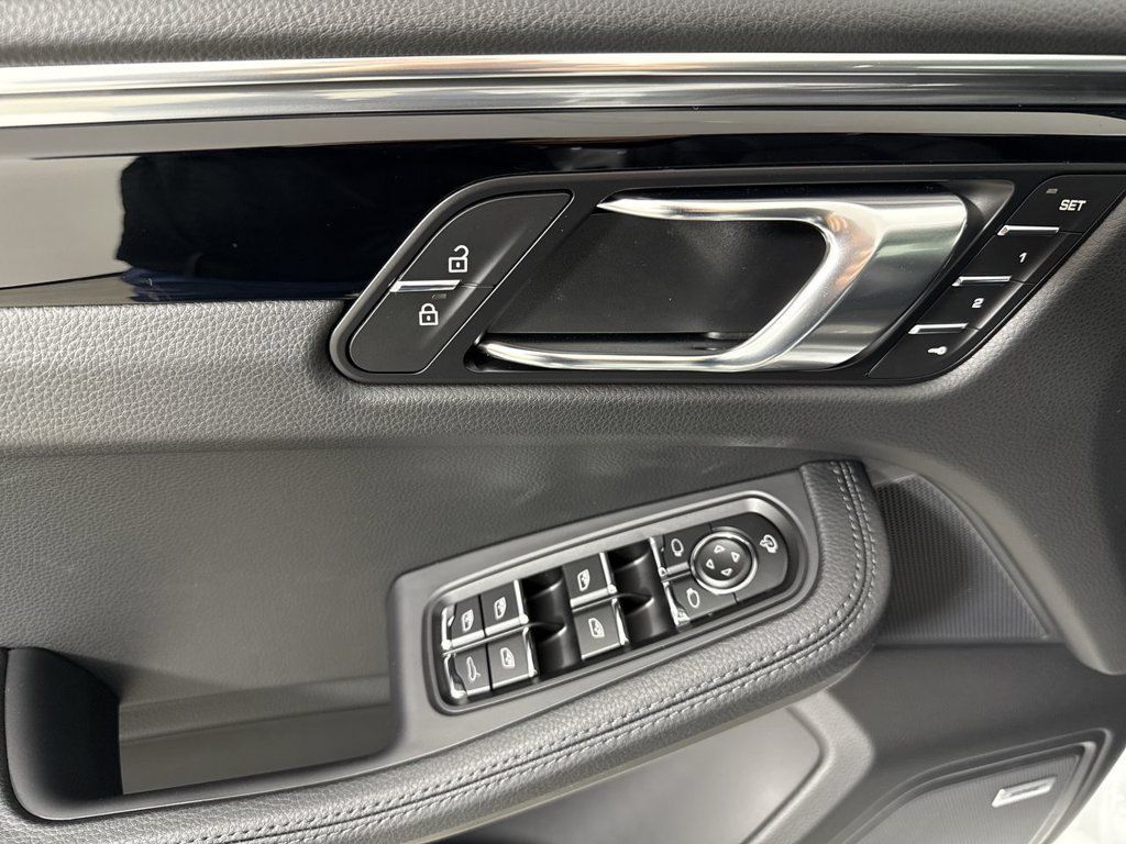 Certified 2026 Porsche Macan S AWD/4WD image 34