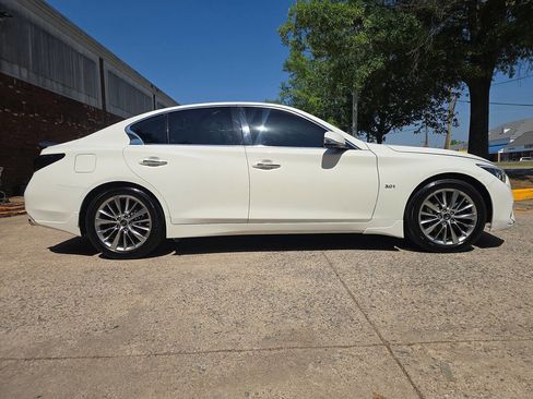 Used 2018 INFINITI Q50 Luxe w/ Essential Package (3.0T Luxe) AWD/4WD image 6